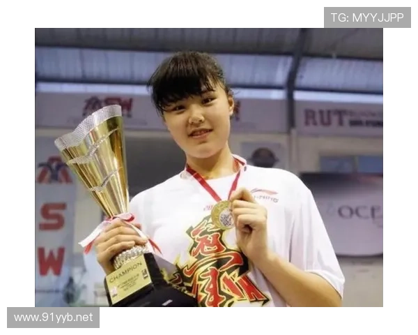 李月汝在美国买豪宅，国内球迷还在猜她早餐吃几个鸡蛋