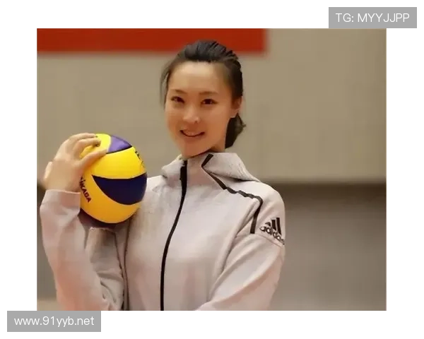 惠若琪提着菜篮子走出来，那一刻既像邻家又把我银行卡吓哭